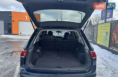 Внедорожник / Кроссовер Volkswagen Tiguan 2018 в 