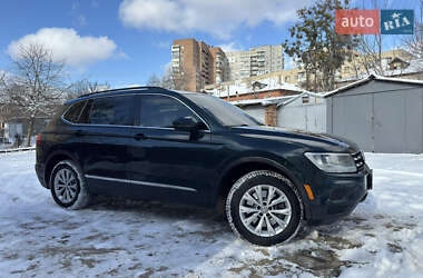 Внедорожник / Кроссовер Volkswagen Tiguan 2018 в 