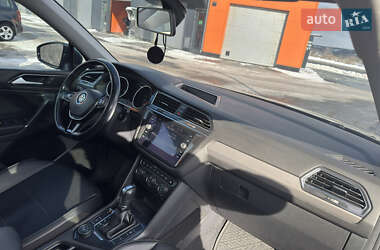 Внедорожник / Кроссовер Volkswagen Tiguan 2018 в 
