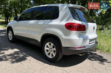 Позашляховик / Кросовер Volkswagen Tiguan 2013 в 