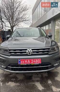 Внедорожник / Кроссовер Volkswagen Tiguan 2018 в 