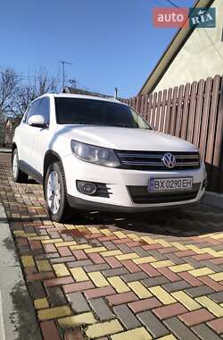 Внедорожник / Кроссовер Volkswagen Tiguan 2015 в 