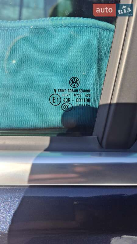 Внедорожник / Кроссовер Volkswagen Tiguan 2015 в Ворзеле