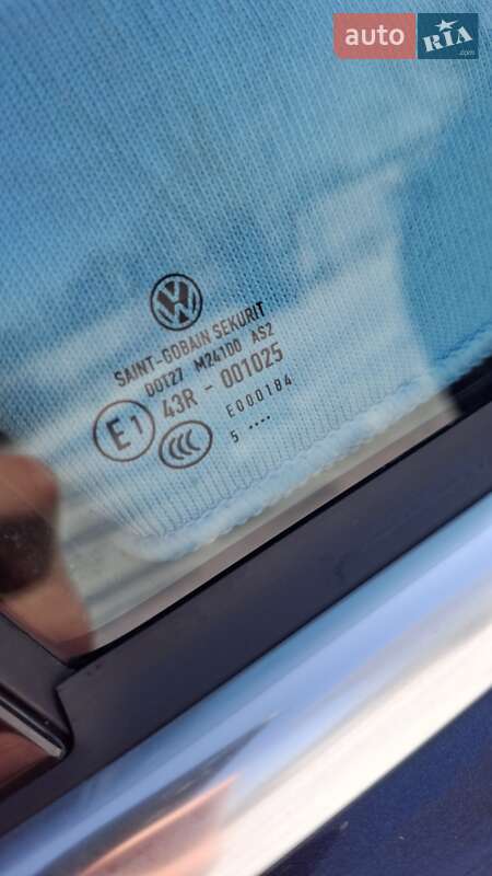 Внедорожник / Кроссовер Volkswagen Tiguan 2015 в Ворзеле