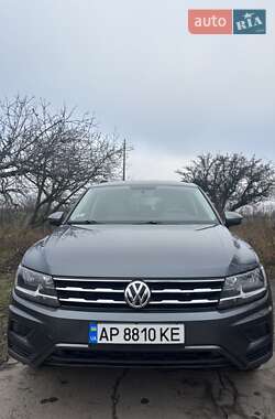 Внедорожник / Кроссовер Volkswagen Tiguan 2019 в 
