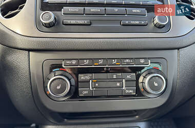 Внедорожник / Кроссовер Volkswagen Tiguan 2010 в 