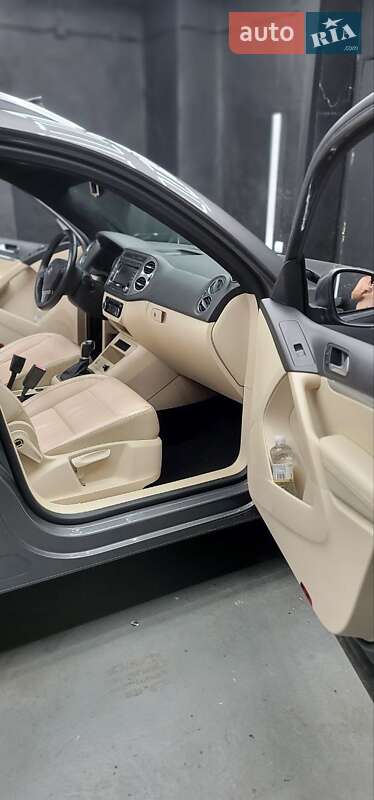 Внедорожник / Кроссовер Volkswagen Tiguan 2012 в Черновцах