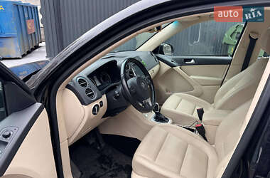 Внедорожник / Кроссовер Volkswagen Tiguan 2016 в 