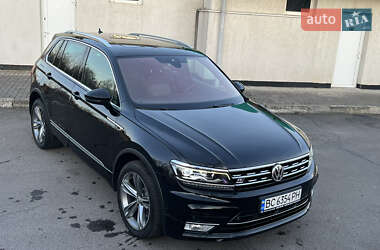 Внедорожник / Кроссовер Volkswagen Tiguan 2017 в 