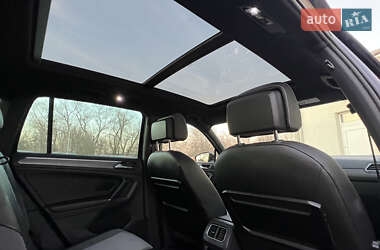Внедорожник / Кроссовер Volkswagen Tiguan 2017 в 