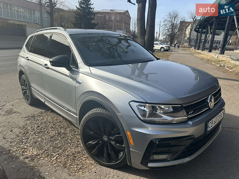 Внедорожник / Кроссовер Volkswagen Tiguan 2019 в 