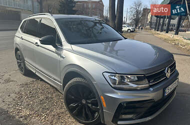 Внедорожник / Кроссовер Volkswagen Tiguan 2019 в 