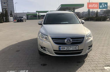 Внедорожник / Кроссовер Volkswagen Tiguan 2010 в Житомире