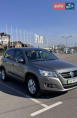 Внедорожник / Кроссовер Volkswagen Tiguan 2011 в Ходосовке