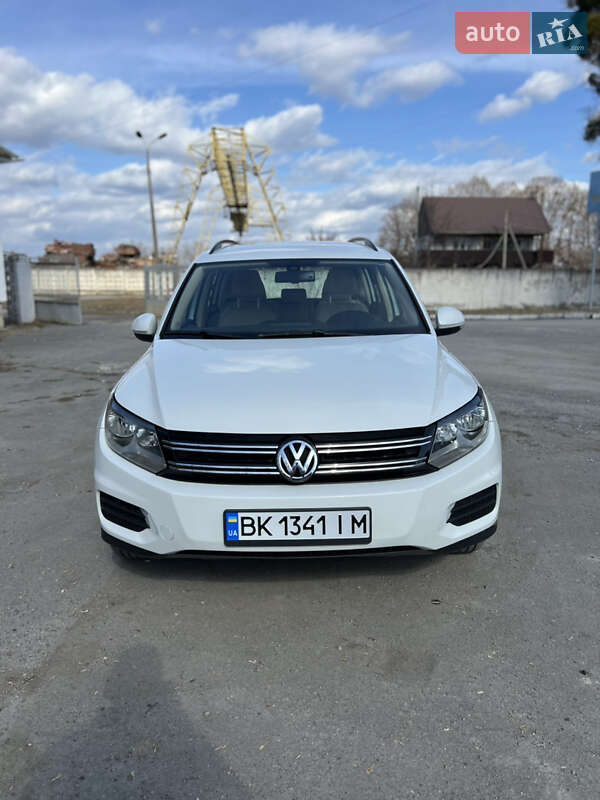 Позашляховик / Кросовер Volkswagen Tiguan 2015 в Ізяславі