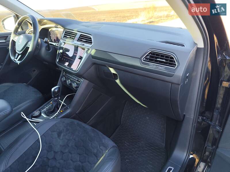 Внедорожник / Кроссовер Volkswagen Tiguan 2018 в Хмельницком