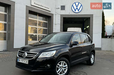 Внедорожник / Кроссовер Volkswagen Tiguan 2010 в Ровно