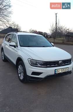 Внедорожник / Кроссовер Volkswagen Tiguan 2018 в 