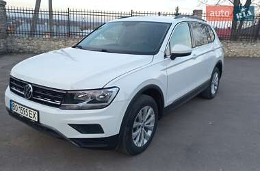 Внедорожник / Кроссовер Volkswagen Tiguan 2018 в 
