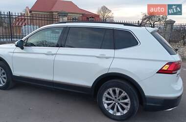 Внедорожник / Кроссовер Volkswagen Tiguan 2018 в 