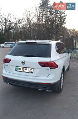 Внедорожник / Кроссовер Volkswagen Tiguan 2018 в 