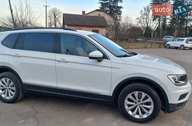Внедорожник / Кроссовер Volkswagen Tiguan 2018 в 