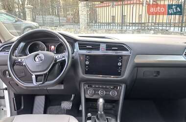 Внедорожник / Кроссовер Volkswagen Tiguan 2018 в 