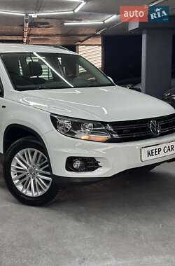 Внедорожник / Кроссовер Volkswagen Tiguan 2015 в 