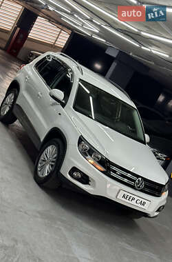 Внедорожник / Кроссовер Volkswagen Tiguan 2015 в 