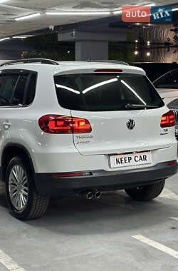Внедорожник / Кроссовер Volkswagen Tiguan 2015 в 