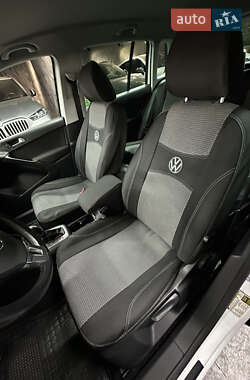 Внедорожник / Кроссовер Volkswagen Tiguan 2015 в 