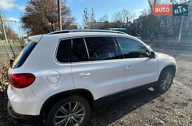 Позашляховик / Кросовер Volkswagen Tiguan 2016 в 
