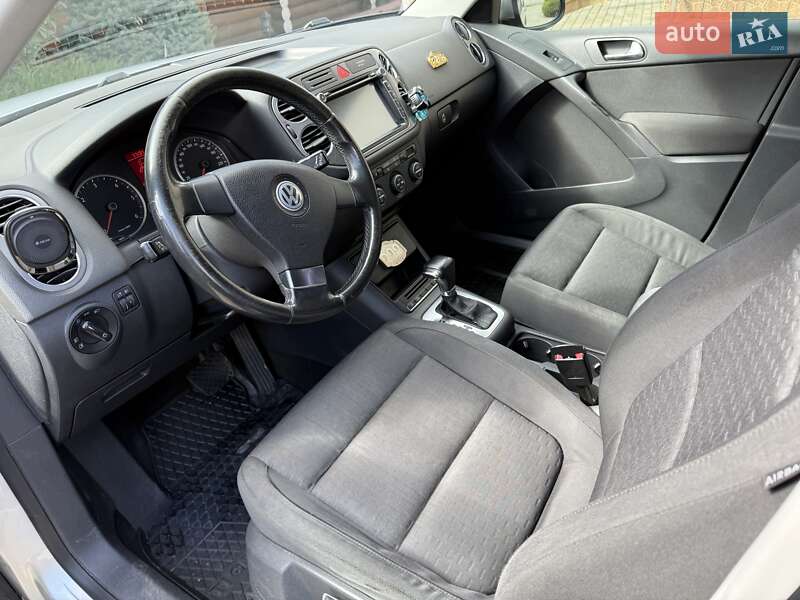 Внедорожник / Кроссовер Volkswagen Tiguan 2009 в Тячеве