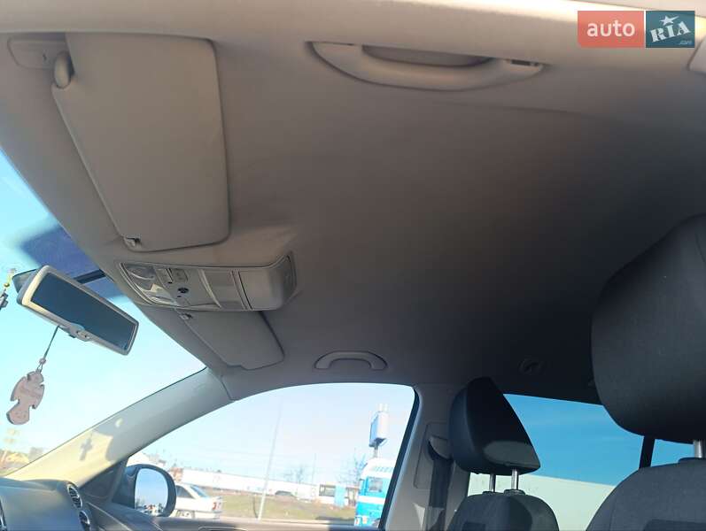 Внедорожник / Кроссовер Volkswagen Tiguan 2009 в Звягеле