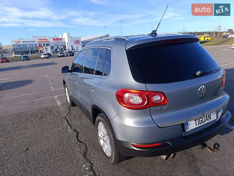 Внедорожник / Кроссовер Volkswagen Tiguan 2009 в Звягеле