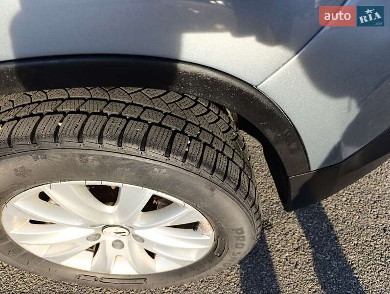 Внедорожник / Кроссовер Volkswagen Tiguan 2009 в Звягеле