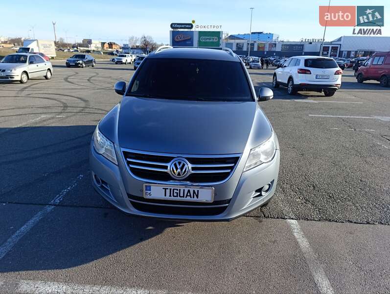 Внедорожник / Кроссовер Volkswagen Tiguan 2009 в Звягеле