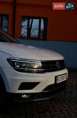 Внедорожник / Кроссовер Volkswagen Tiguan 2018 в 