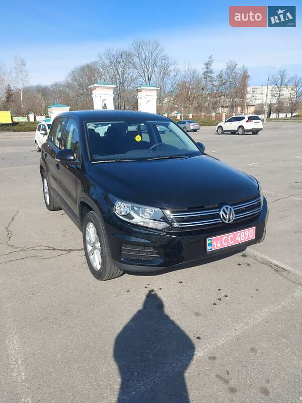 Внедорожник / Кроссовер Volkswagen Tiguan 2017 в 
