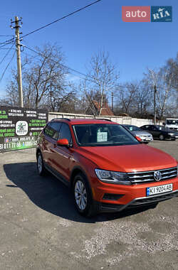 Внедорожник / Кроссовер Volkswagen Tiguan 2017 в 
