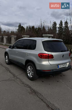 Внедорожник / Кроссовер Volkswagen Tiguan 2012 в 