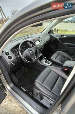 Внедорожник / Кроссовер Volkswagen Tiguan 2011 в 
