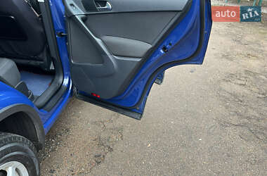 Внедорожник / Кроссовер Volkswagen Tiguan 2011 в 