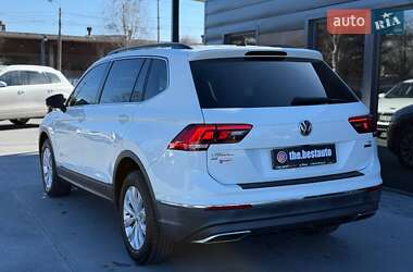 Внедорожник / Кроссовер Volkswagen Tiguan 2018 в 