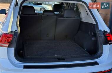 Внедорожник / Кроссовер Volkswagen Tiguan 2018 в 