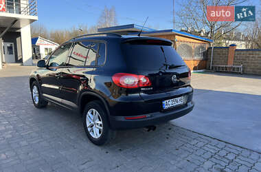 Позашляховик / Кросовер Volkswagen Tiguan 2011 в 