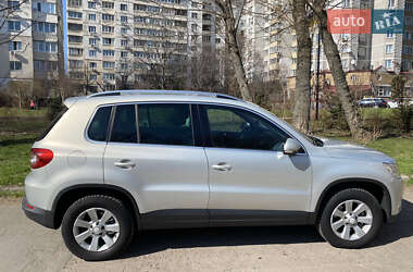 Внедорожник / Кроссовер Volkswagen Tiguan 2010 в Киеве