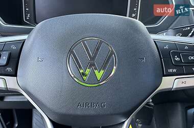 Внедорожник / Кроссовер Volkswagen Tiguan 2021 в 
