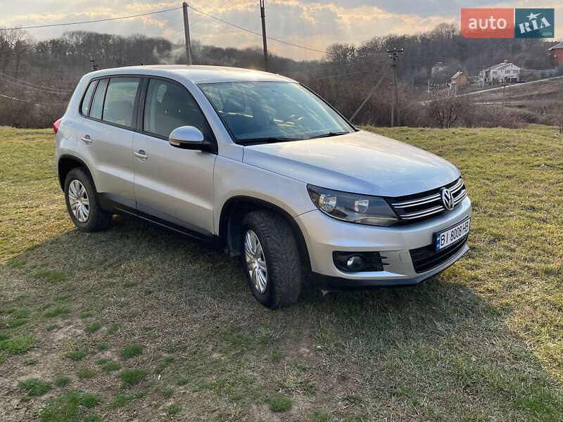 Позашляховик / Кросовер Volkswagen Tiguan 2011 в Полтаві