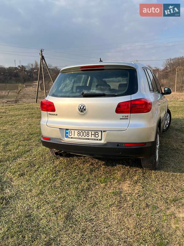 Позашляховик / Кросовер Volkswagen Tiguan 2011 в Полтаві